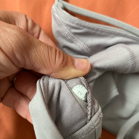 Lululemon pushing limits yoga bra Size 2 - Picture 5 of 5